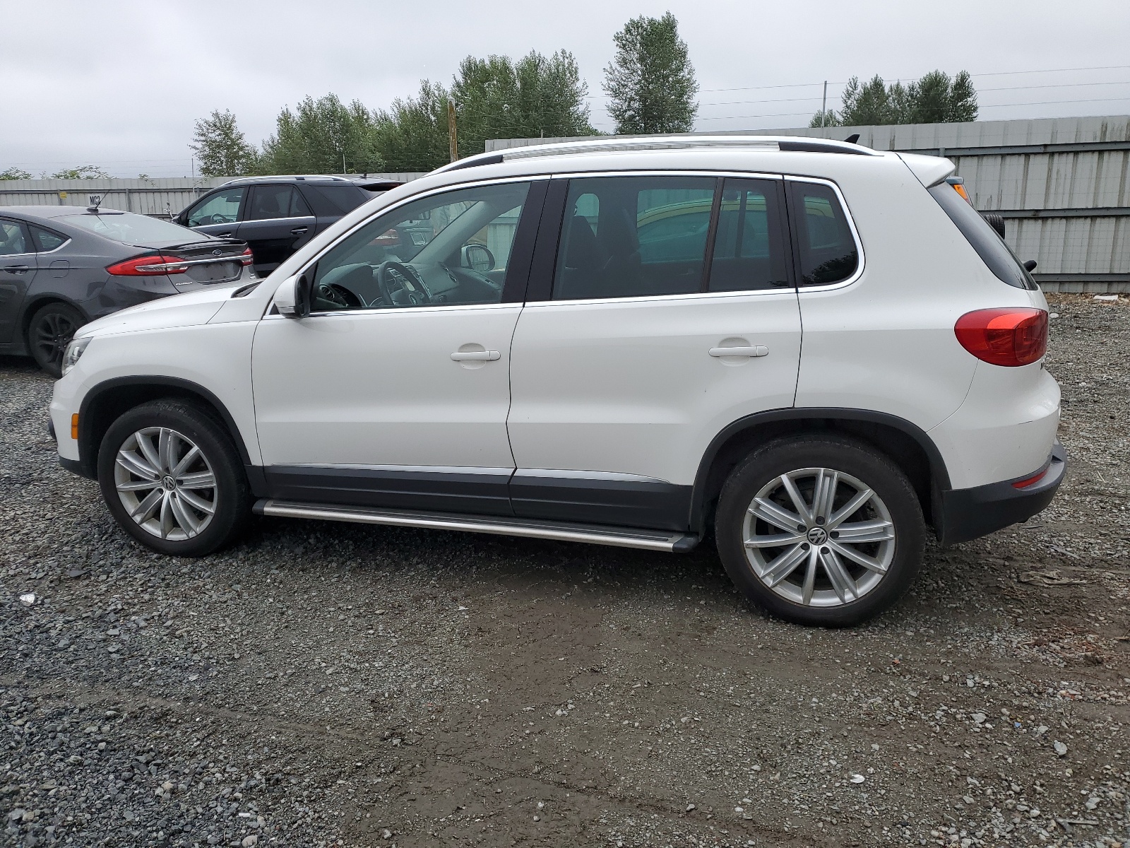 2013 Volkswagen Tiguan S vin: WVGBV3AX2DW076177