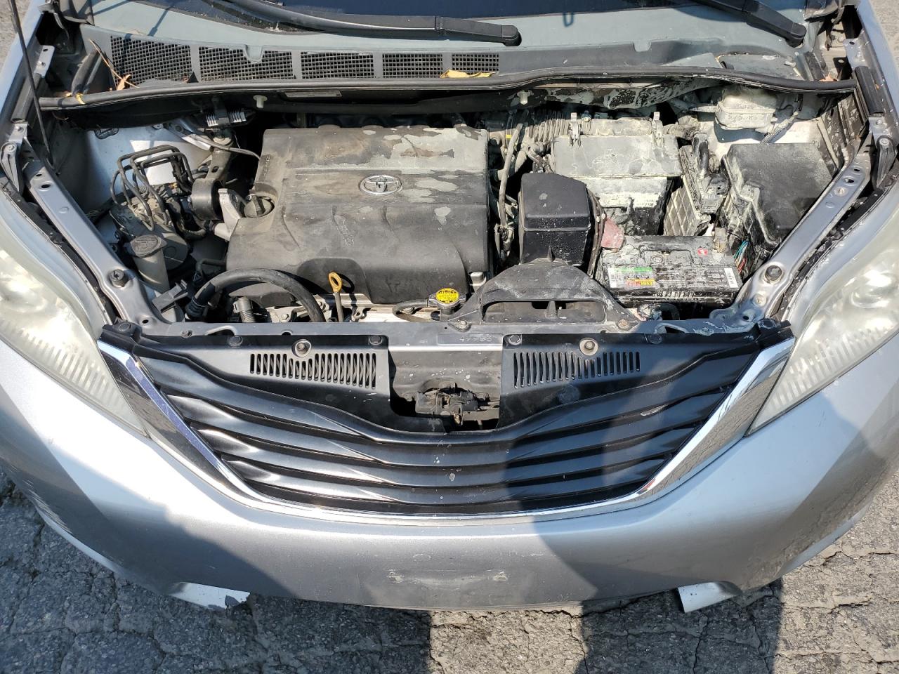 2012 Toyota Sienna - Image 12