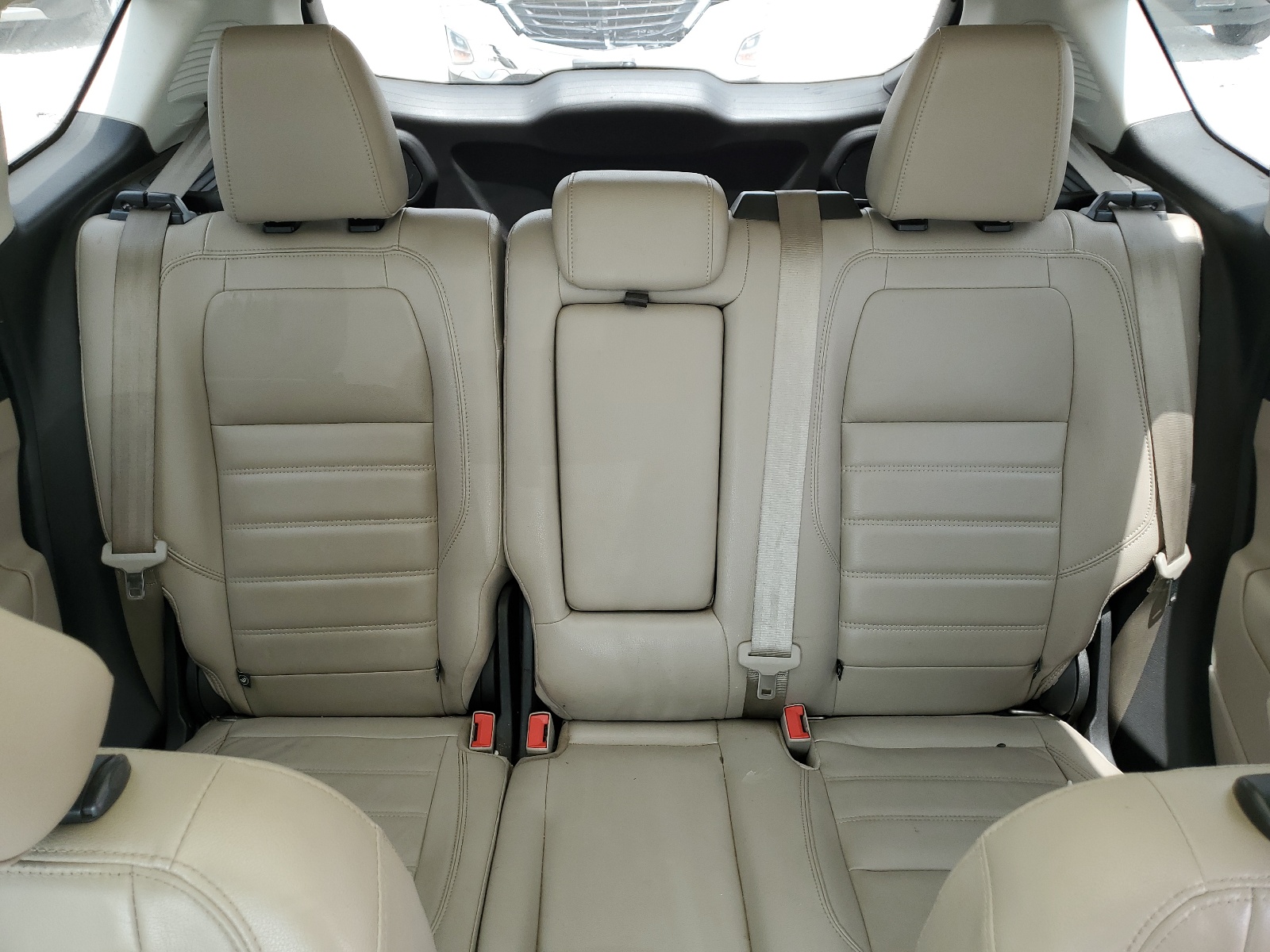 1FADP5AU9JL105492 2018 Ford C-Max Se