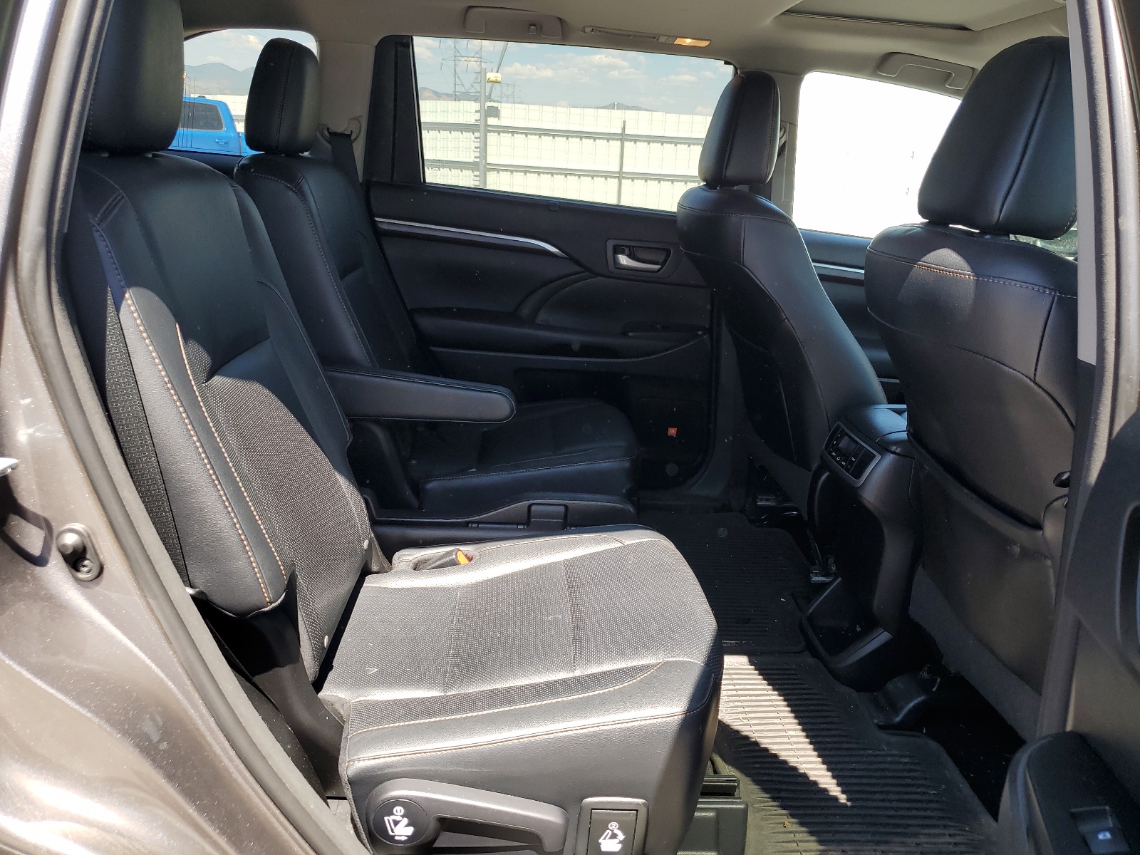 5TDDKRFH8GS331316 2016 Toyota Highlander Limited