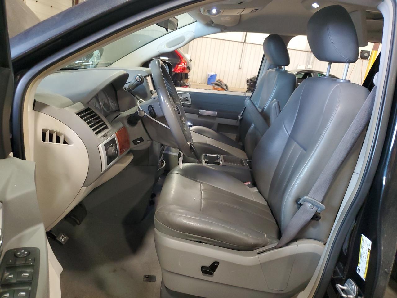 2008 Chrysler Town & Country Touring VIN: 2A8HR54P08R827892 Lot: 64968734