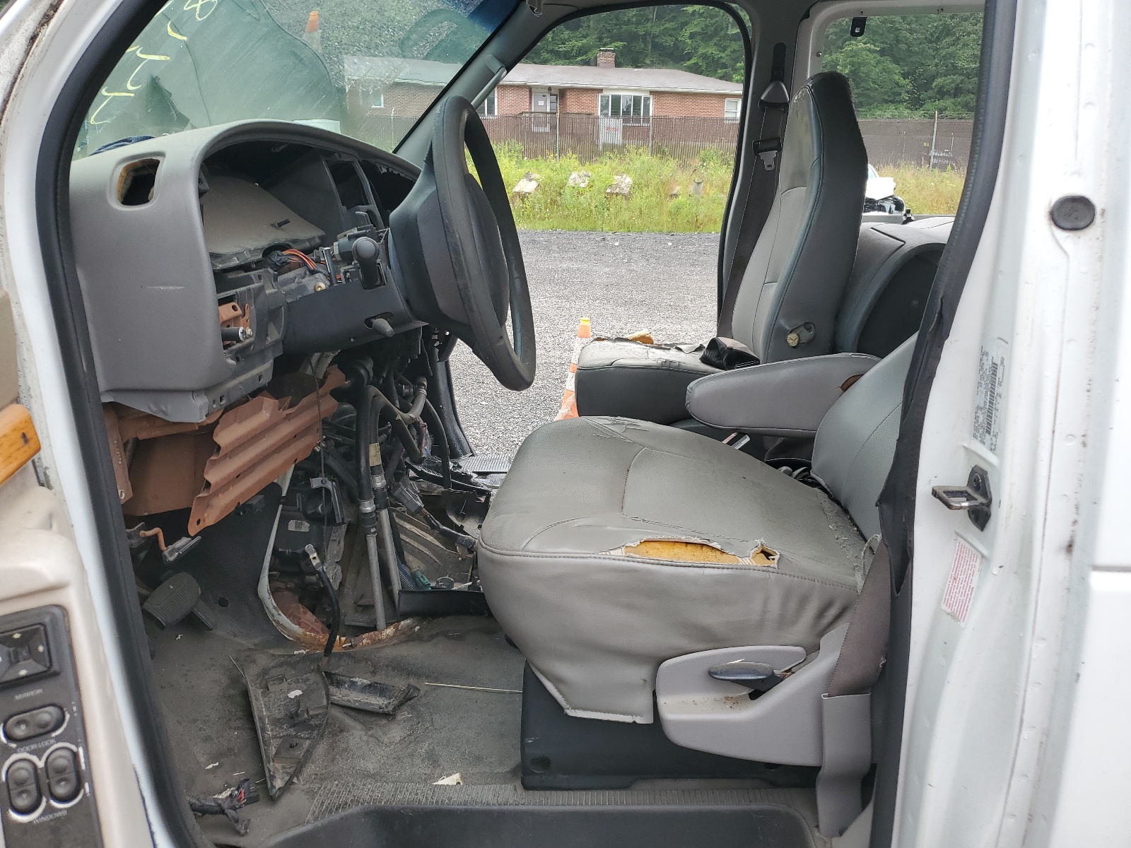 1FBSS31L12HB66467 2002 Ford Econoline E350 Super Duty Wagon