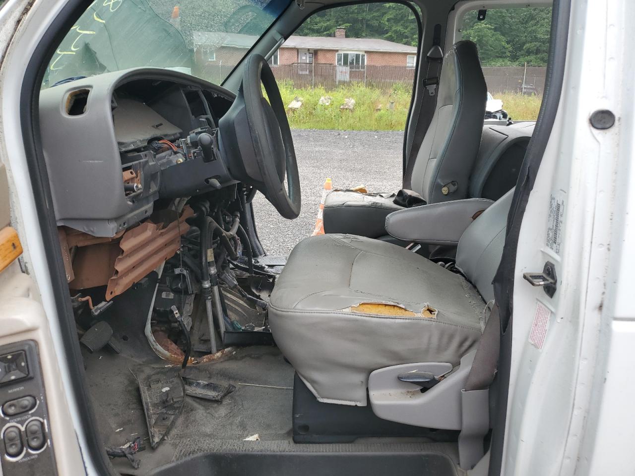 2002 Ford Econoline E350 Super Duty Wagon VIN: 1FBSS31L12HB66467 Lot: 64828054