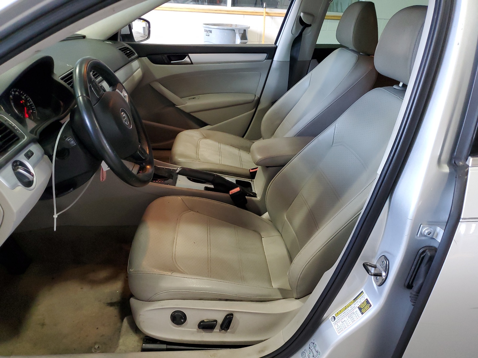 1VWBH7A36DC042337 2013 Volkswagen Passat Se