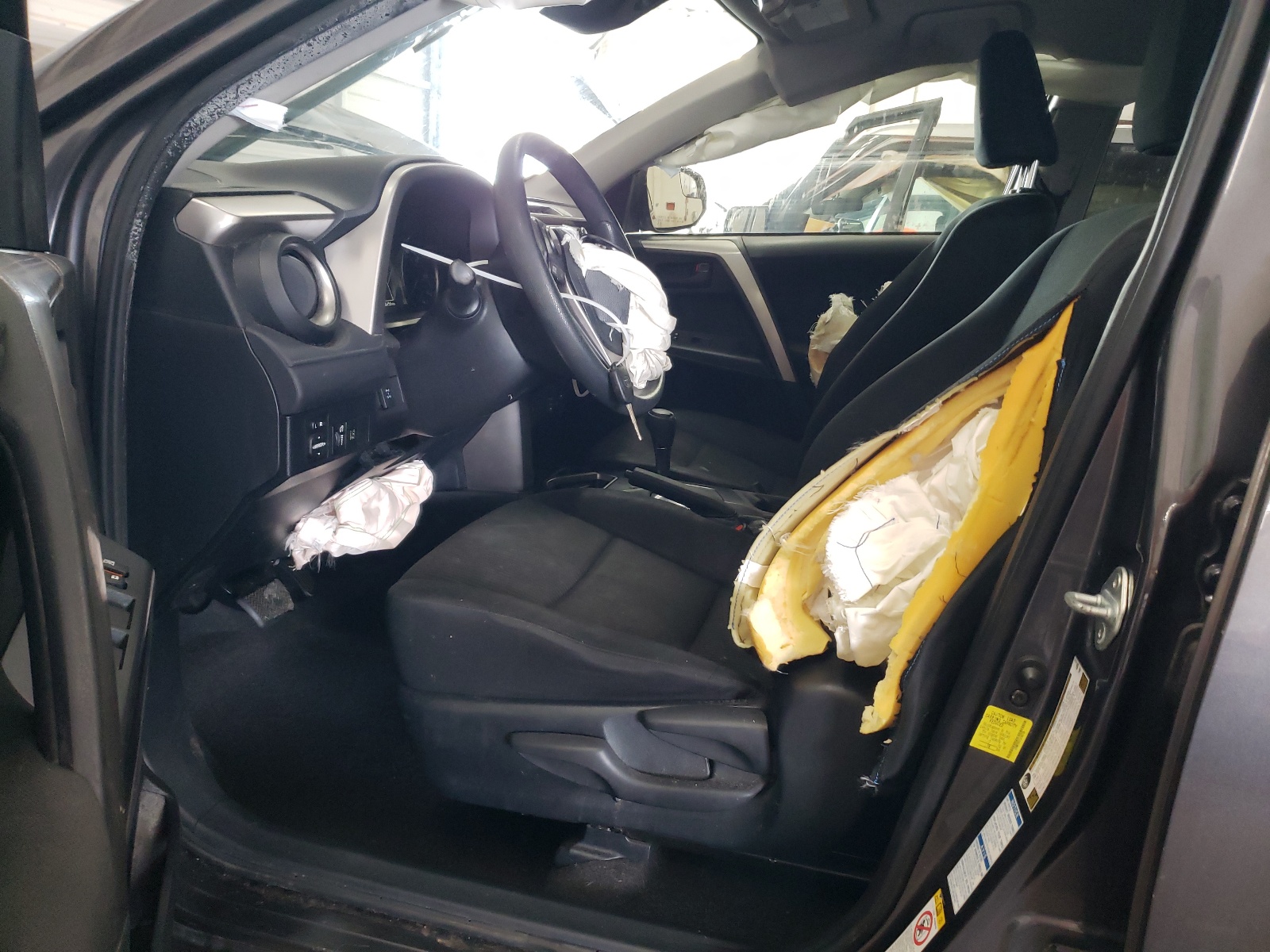 JTMBFREVXJJ182124 2018 Toyota Rav4 Le