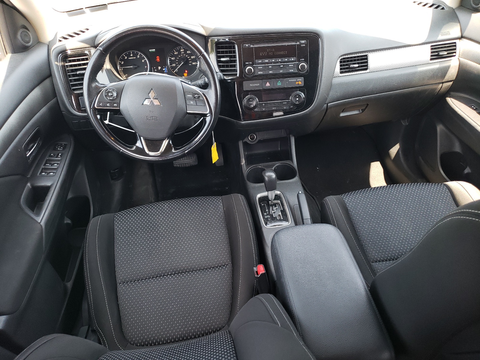 JA4AZ3A33GZ026628 2016 Mitsubishi Outlander Se