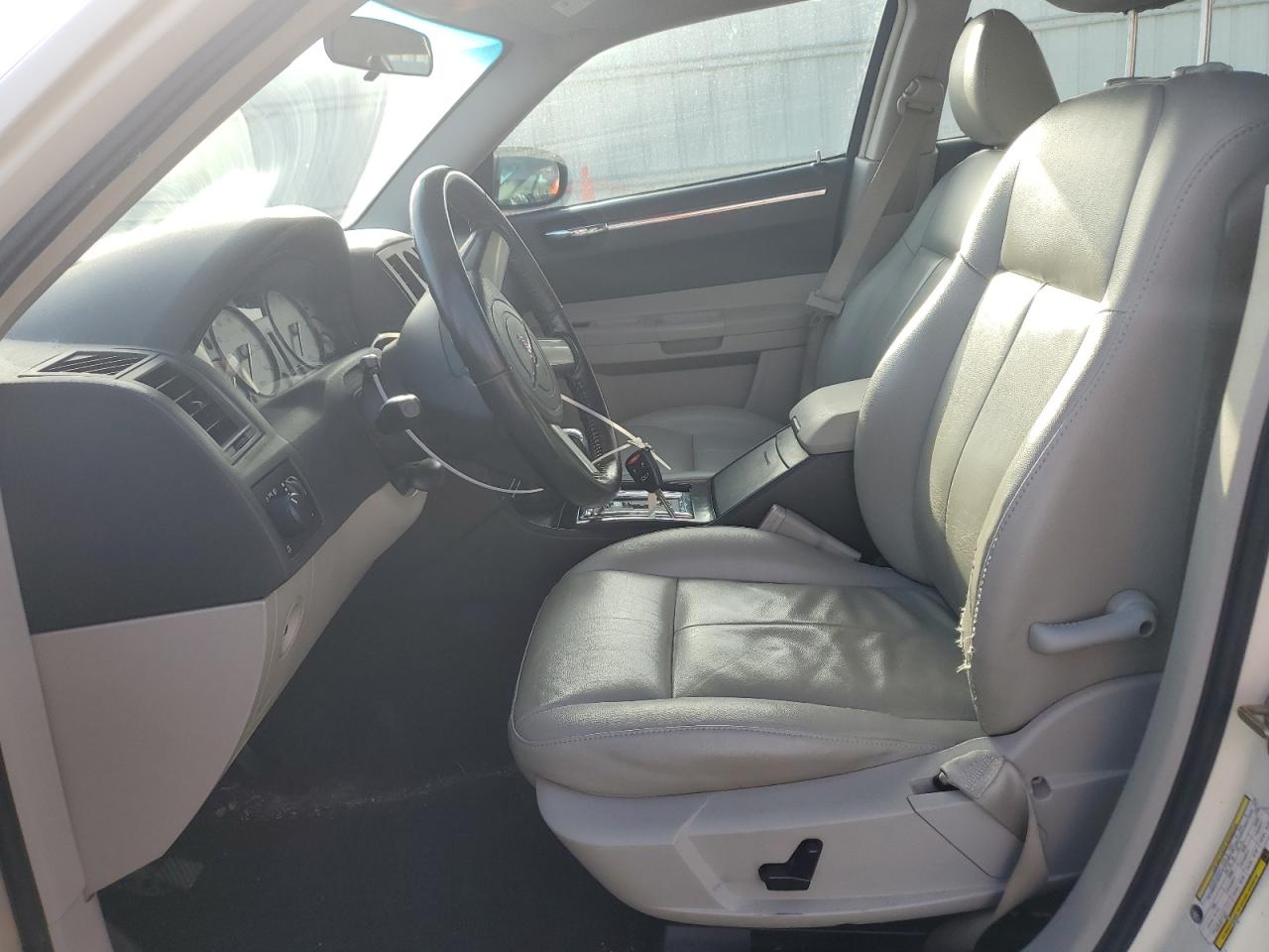 2005 Chrysler 300 Touring VIN: 2C3JA53G65H612041 Lot: 64049874