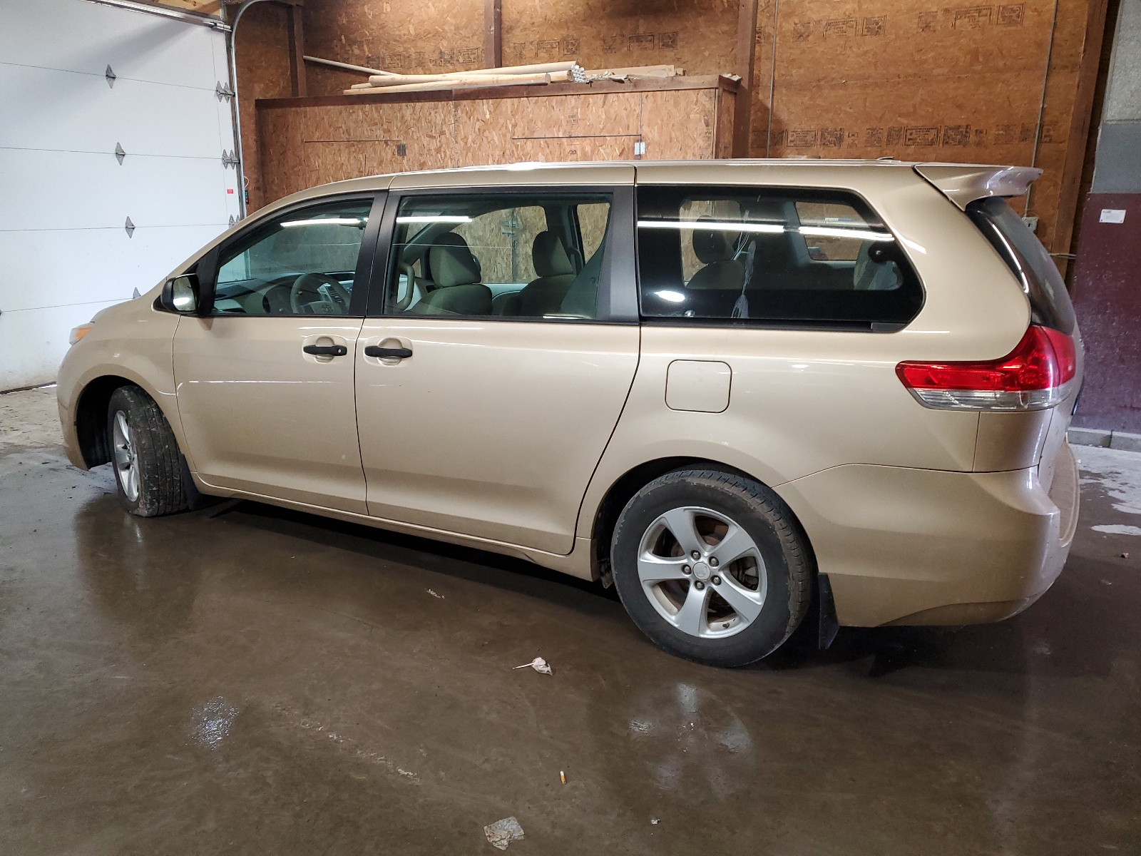 2012 Toyota Sienna vin: 5TDZK3DC4CS214014