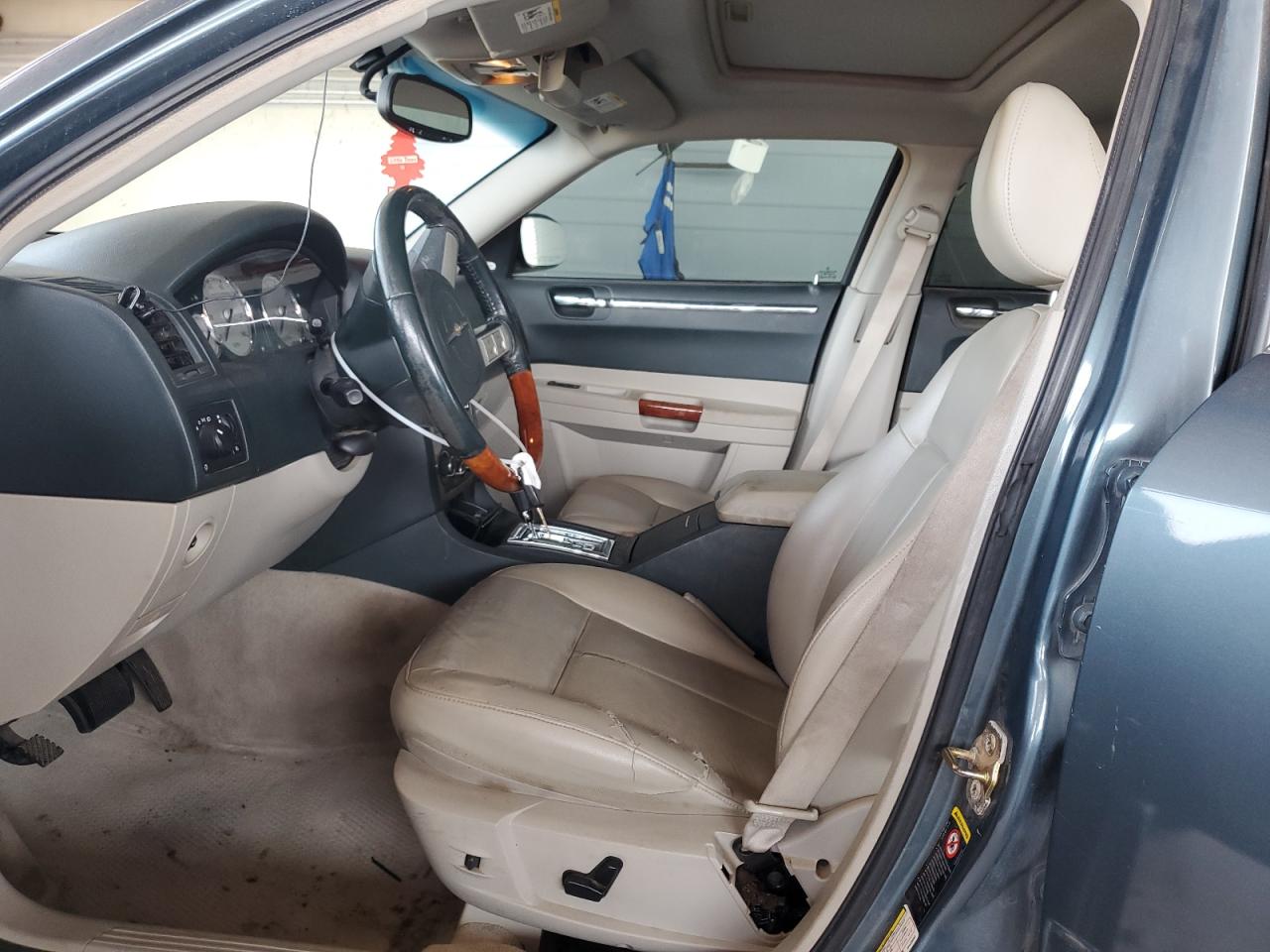 2005 Chrysler 300 Touring VIN: 2C3AK53G85H639383 Lot: 63930444