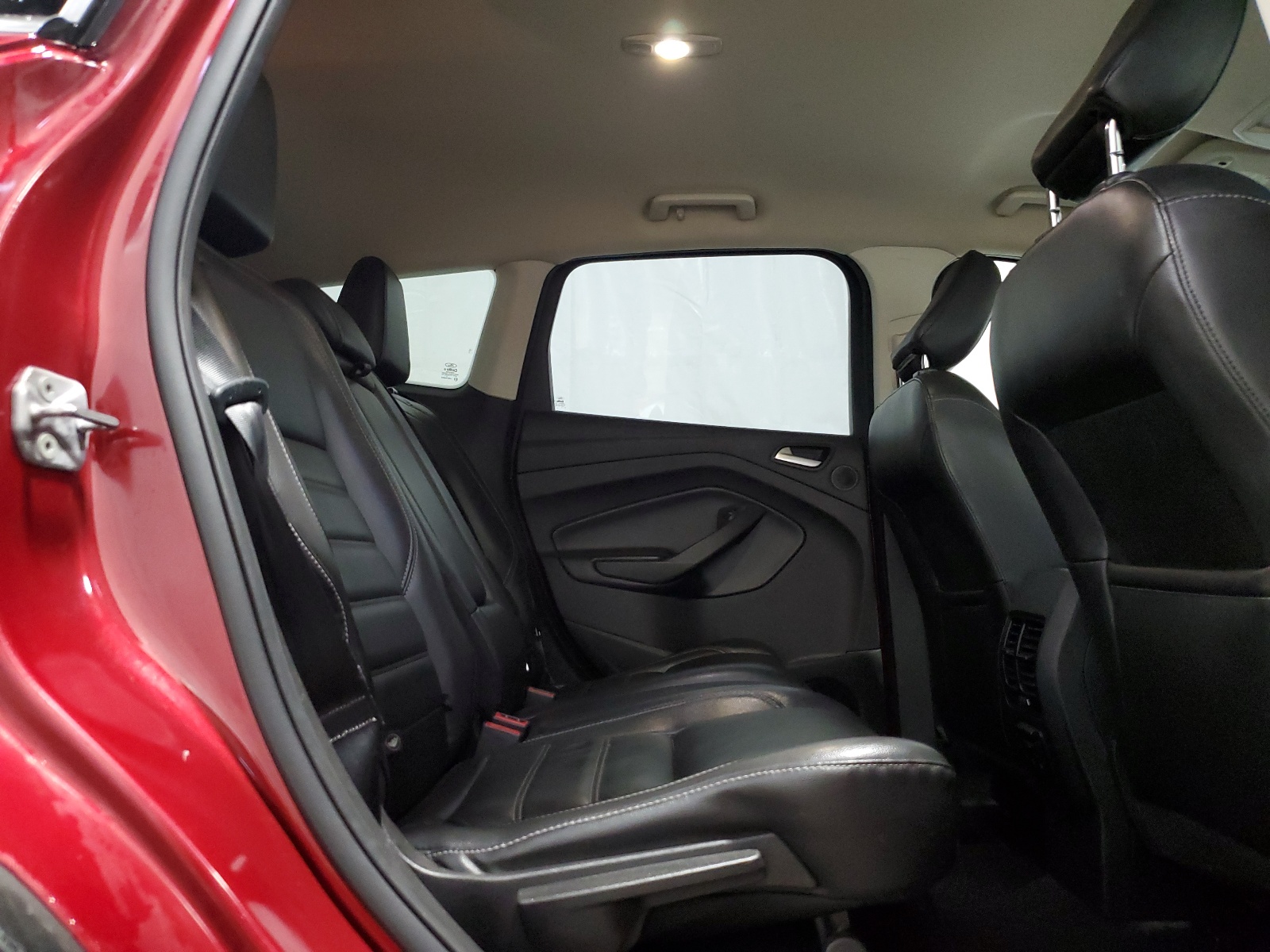 1FMCU9J93KUA98984 2019 Ford Escape Titanium