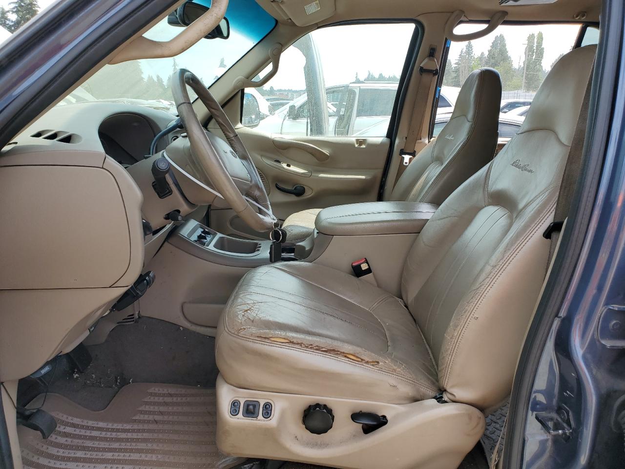 2001 Ford Expedition Eddie Bauer VIN: 1FMPU18L81LA10455 Lot: 63234184