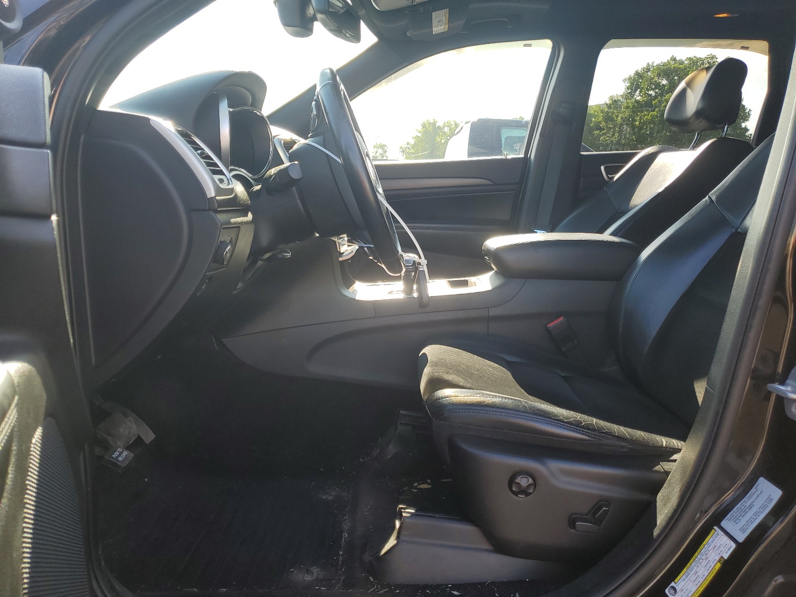 1C4RJFAG7FC165831 2015 Jeep Grand Cherokee Laredo