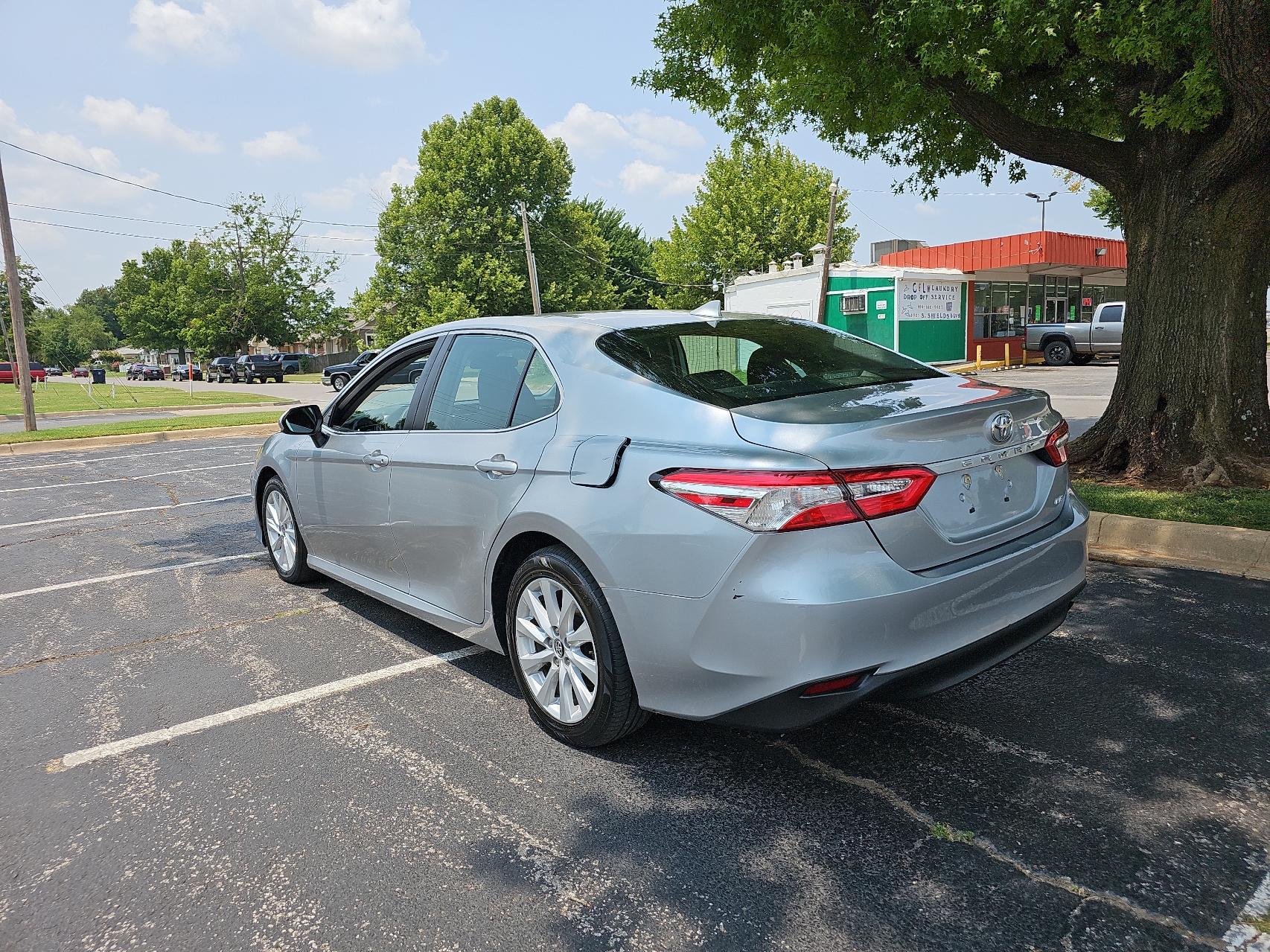 2020 Toyota Camry Le vin: 4T1C11AK7LU331814