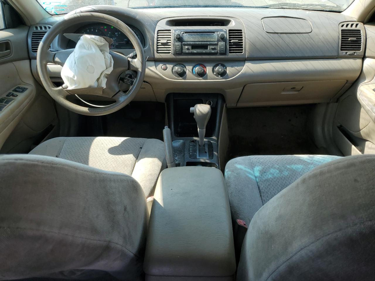 2004 Toyota Camry Le VIN: 4T1BF30K84U573636 Lot: 64698764