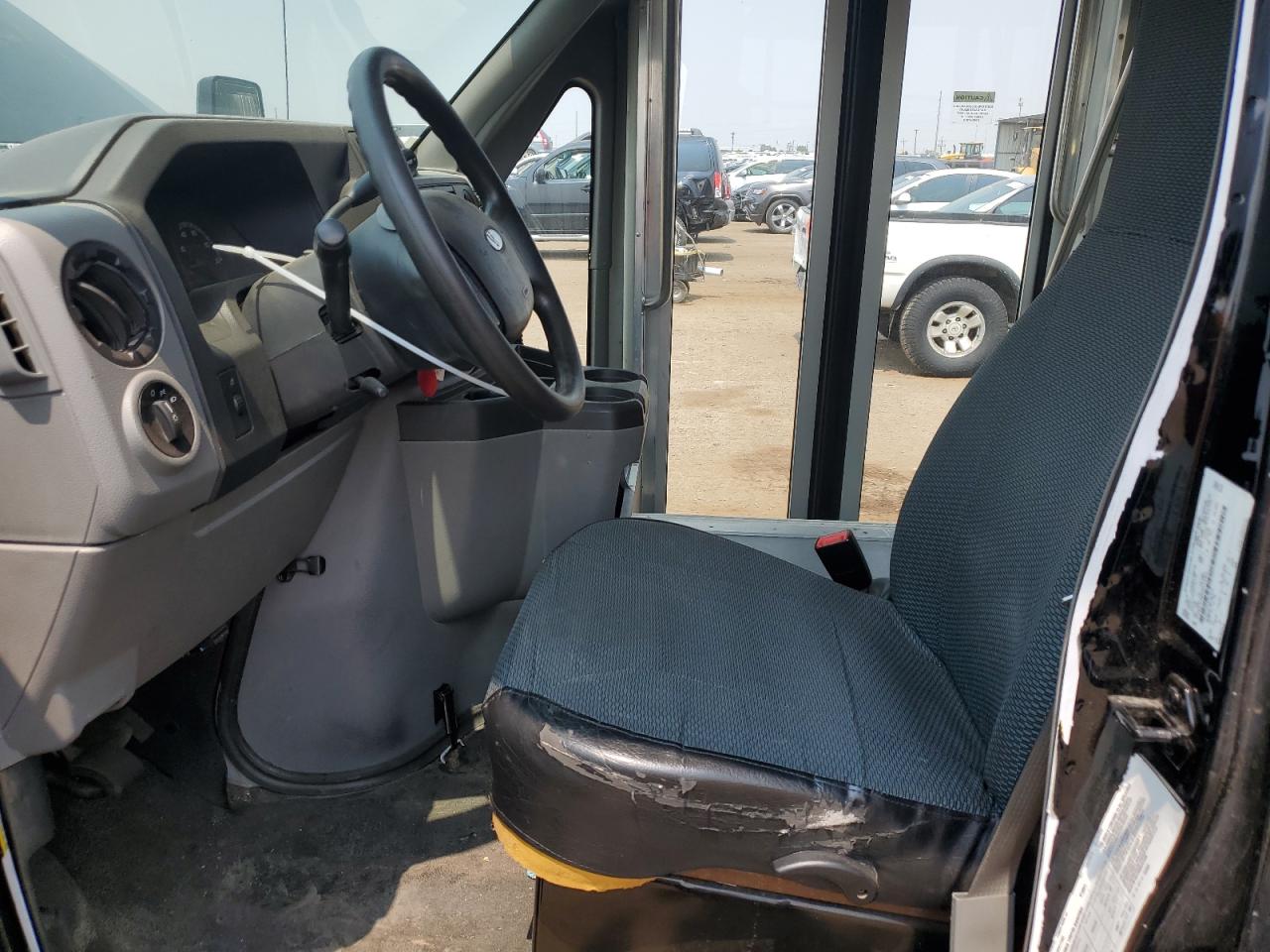 2019 Ford Econoline E350 Super Duty Cutaway Van VIN: 1FDEE3F62KDC13303 Lot: 66616434