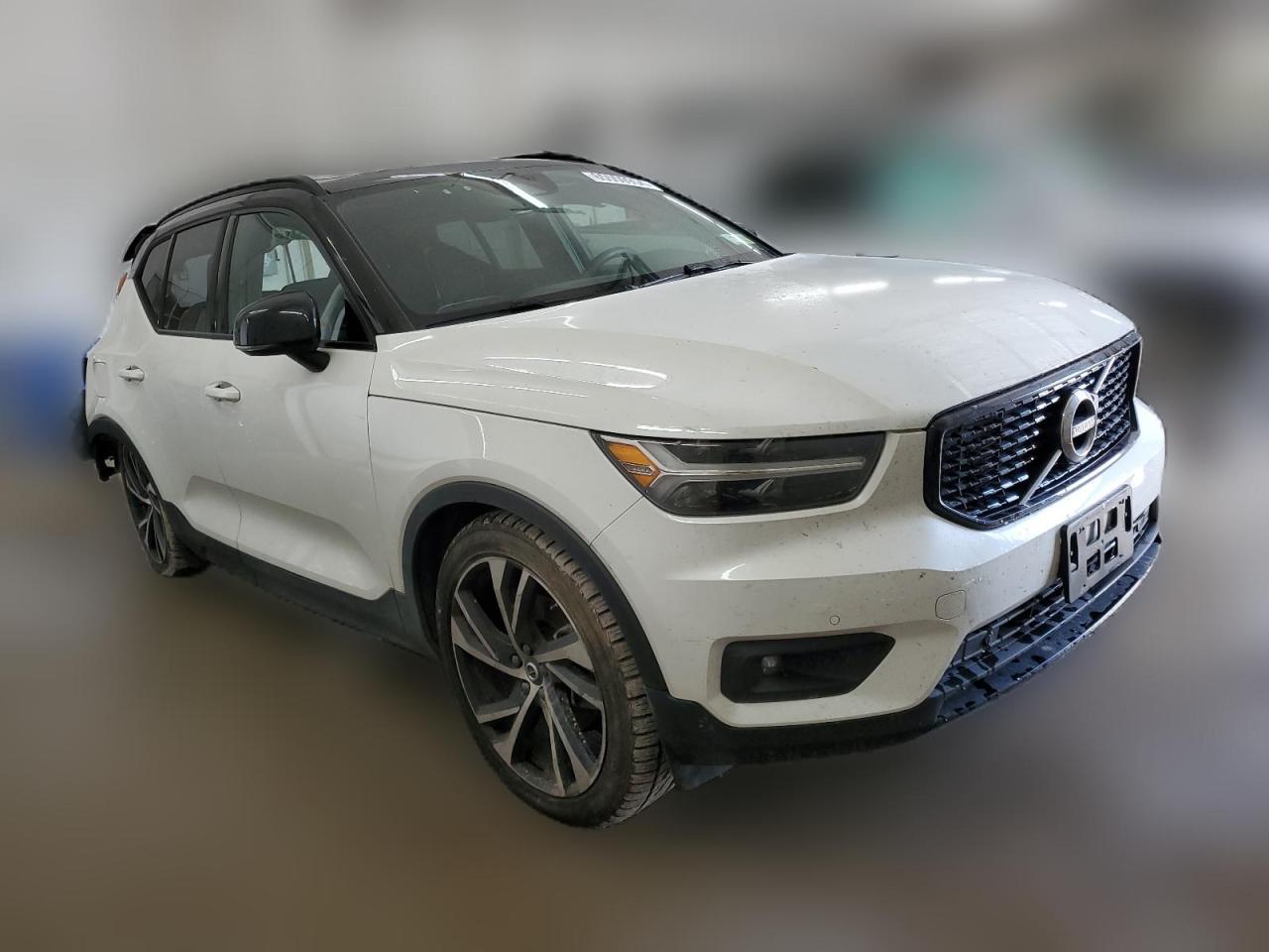 2021 Volvo Xc40 T5 R-Design VIN: YV4162UM3M2585417 Lot: 65559954