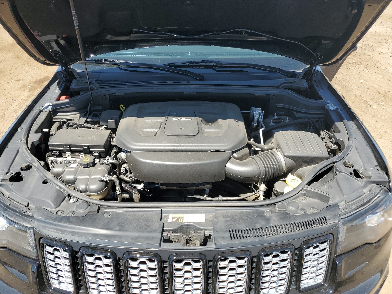 1C4RJFAG4HC876437 2017 Jeep Grand Cherokee Laredo