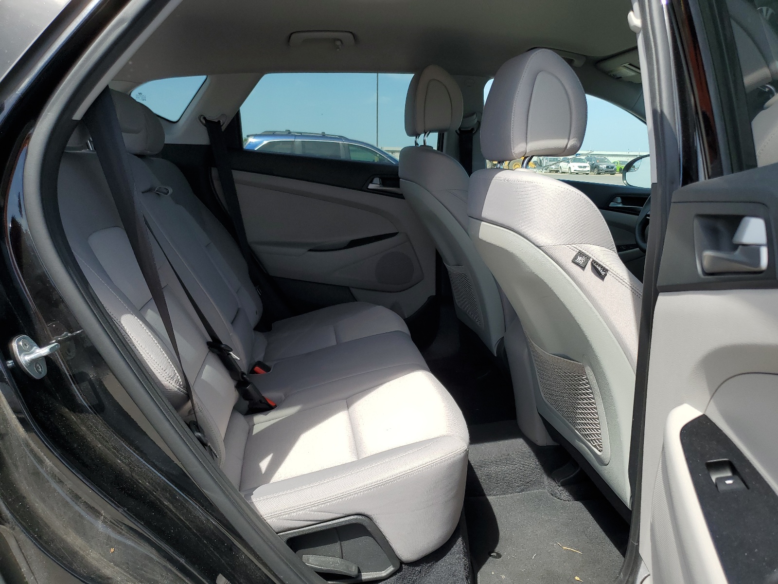 KM8J23A43JU700909 2018 Hyundai Tucson Se