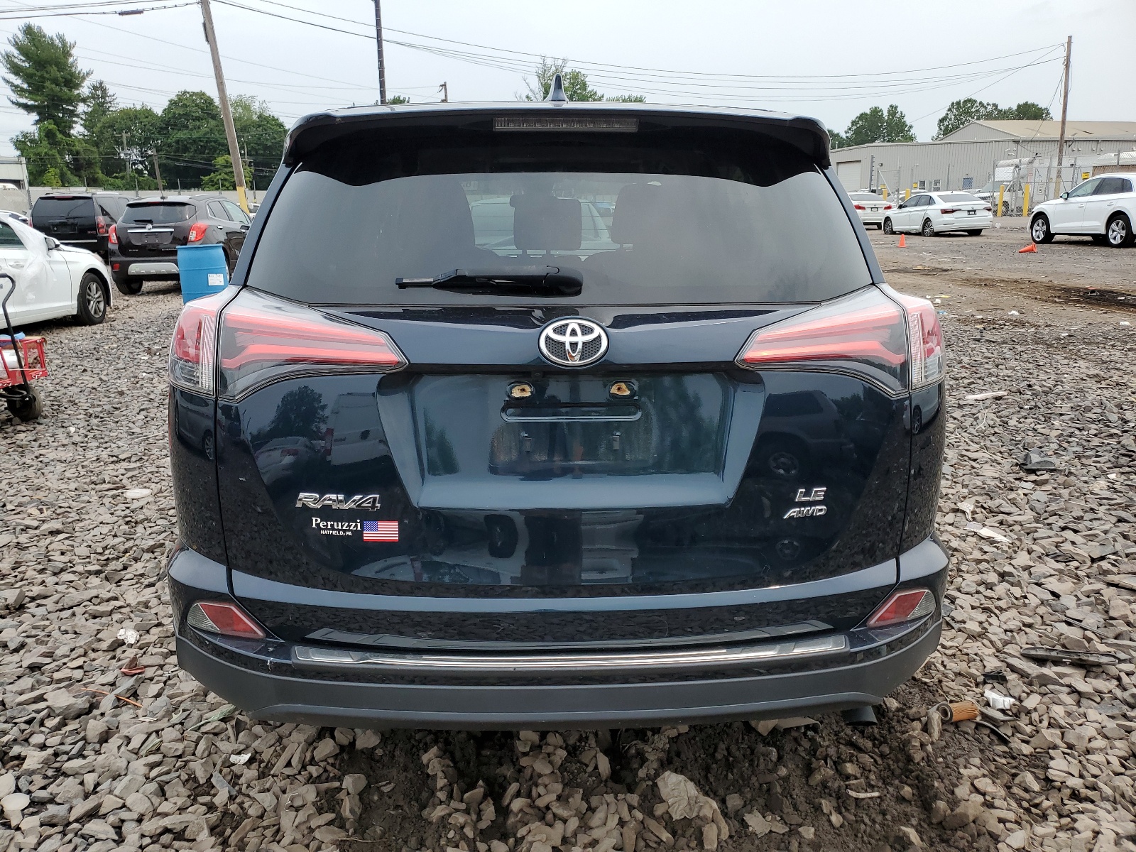 JTMBFREV6JJ206760 2018 Toyota Rav4 Le