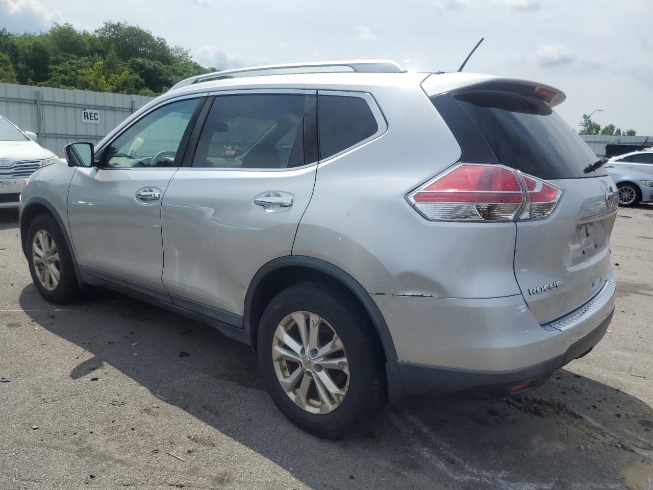 KNMAT2MV7GP656419 2016 NISSAN ROGUE - Image 2