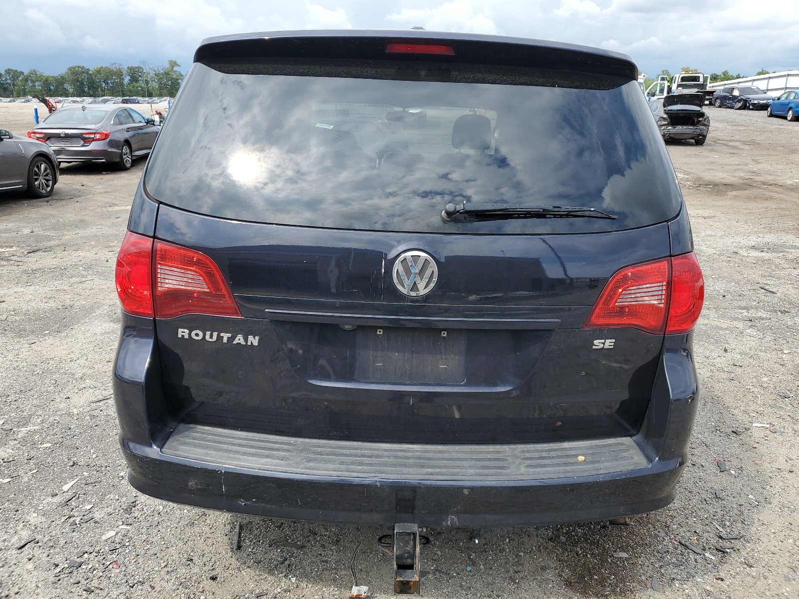 2V4RW3D11AR294340 2010 Volkswagen Routan Se