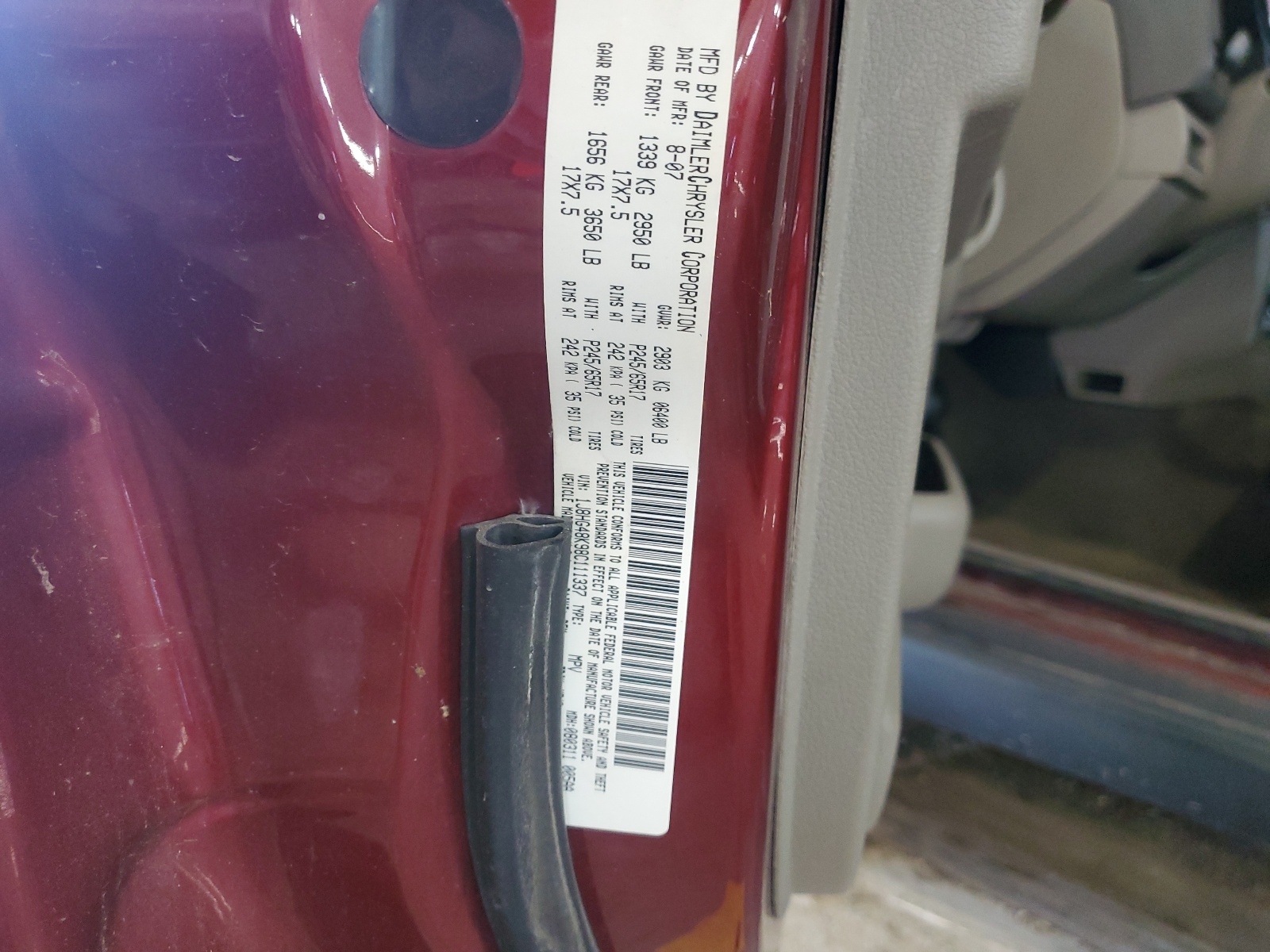 1J8HG48K98C111337 2008 Jeep Commander Sport