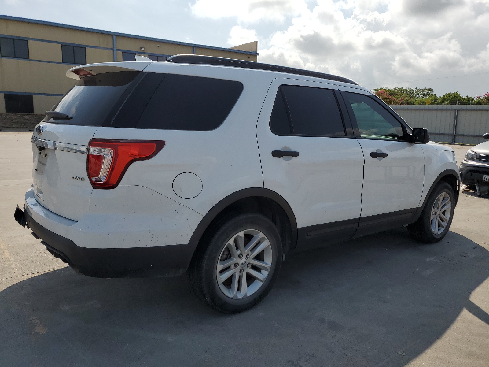 2017 Ford Explorer vin: 1FM5K8B88HGC63627