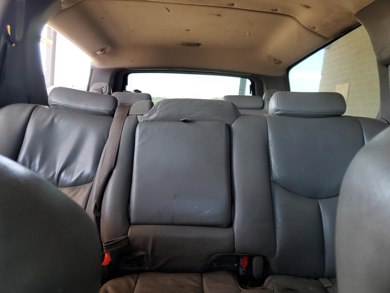 2005 GMC Yukon - Image 10
