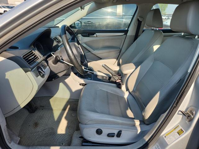  VOLKSWAGEN PASSAT 2014 Серебристый
