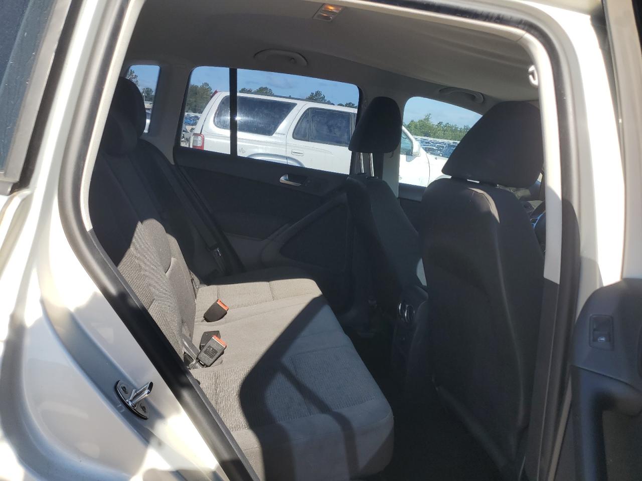2013 Volkswagen Tiguan S VIN: WVGAV3AX4DW561688 Lot: 63202505