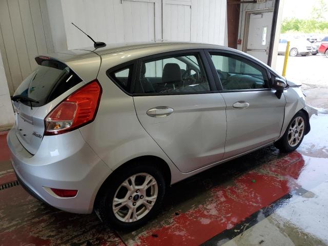  FORD FIESTA 2016 Серебристый