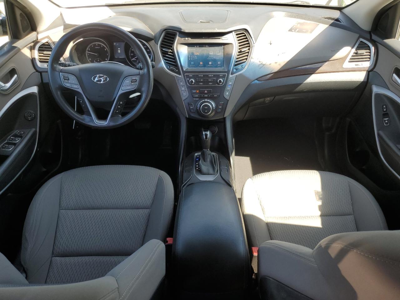 2017 Hyundai Santa Fe Se VIN: KM8SMDHF1HU220521 Lot: 66489035