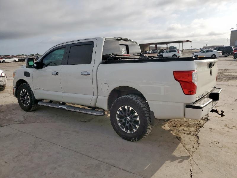  NISSAN TITAN 2017 Белы