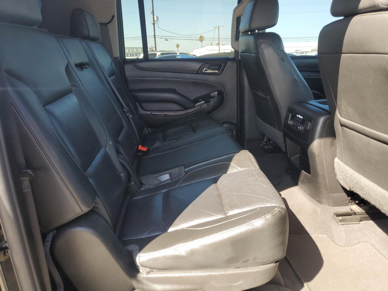 1gnschkc0kr142800 1GNSCHKC0KR142800 2019 Chevrolet Suburban C1500 Lt
