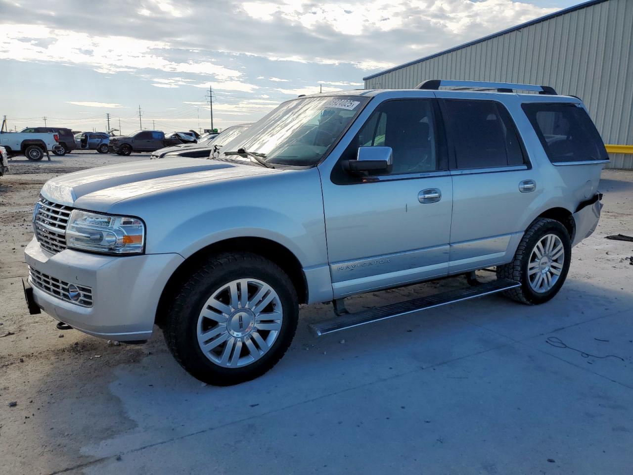 5lmjj2h57del04375 5LMJJ2H57DEL04375 2013 Lincoln Navigator