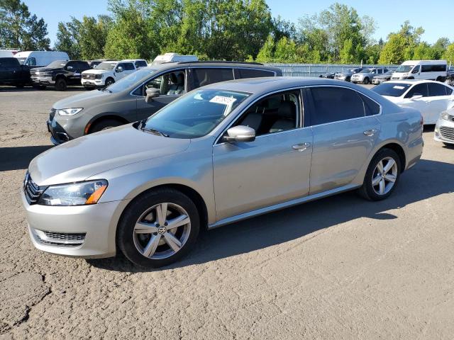 Sedans VOLKSWAGEN PASSAT 2013 Gray