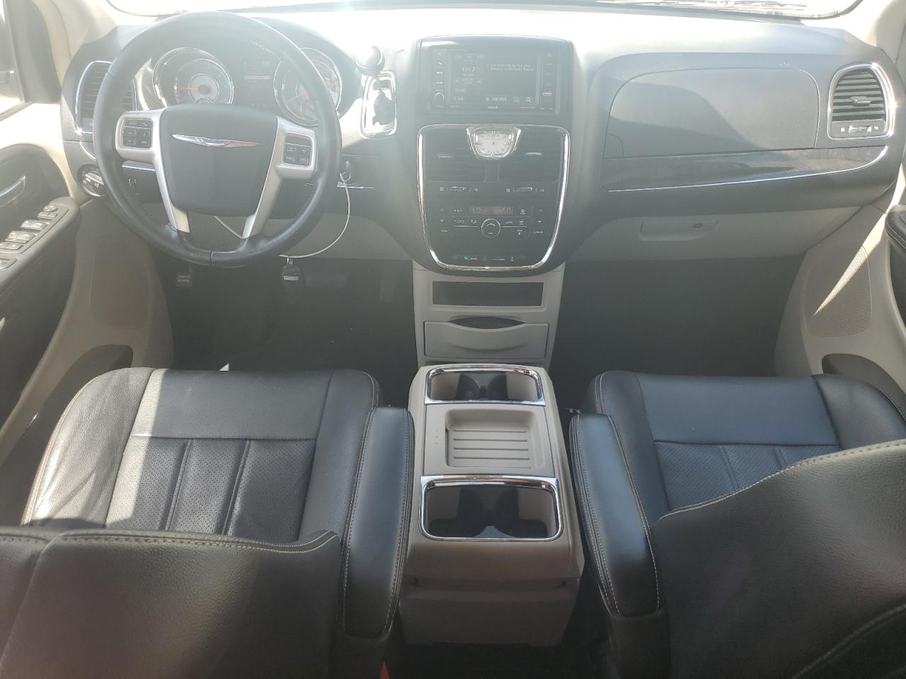 2014 Chrysler Town & Country Touring L VIN: 2C4RC1CG5ER413333 Lot: 65428985