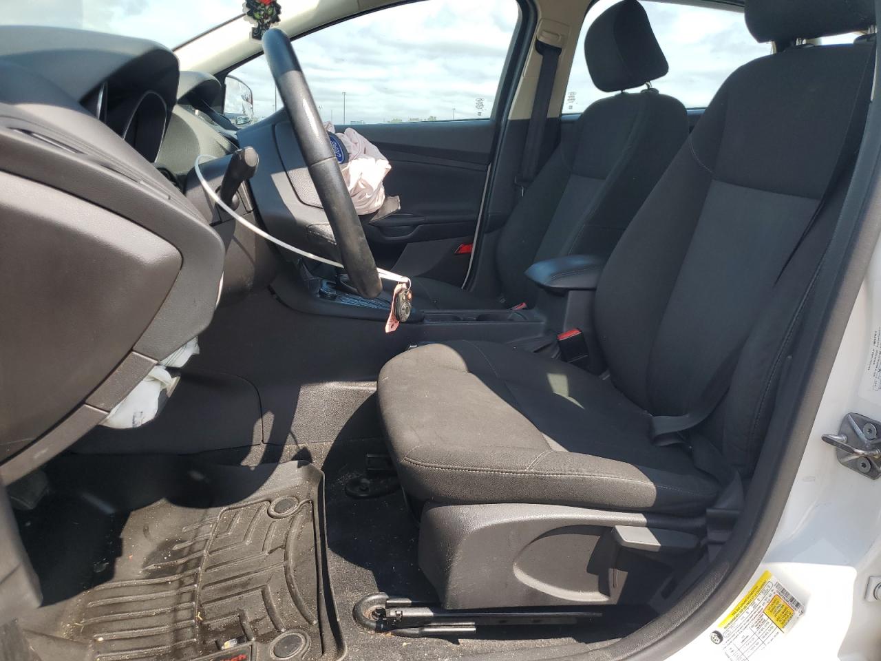 2015 Ford Focus Se VIN: 1FADP3K28FL265582 Lot: 65021365