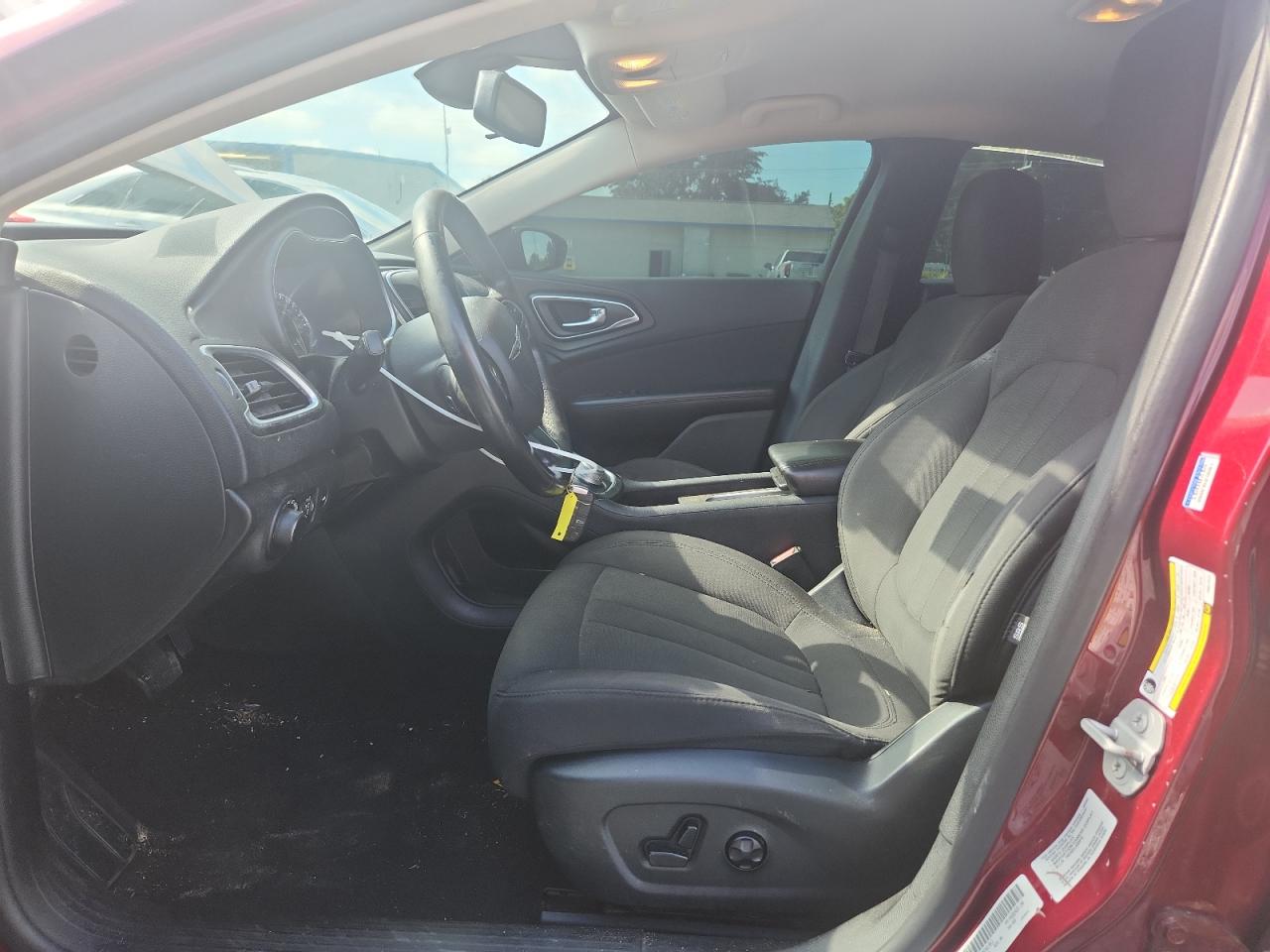2015 Chrysler 200 Limited VIN: 1C3CCCAB5FN617013 Lot: 65187755