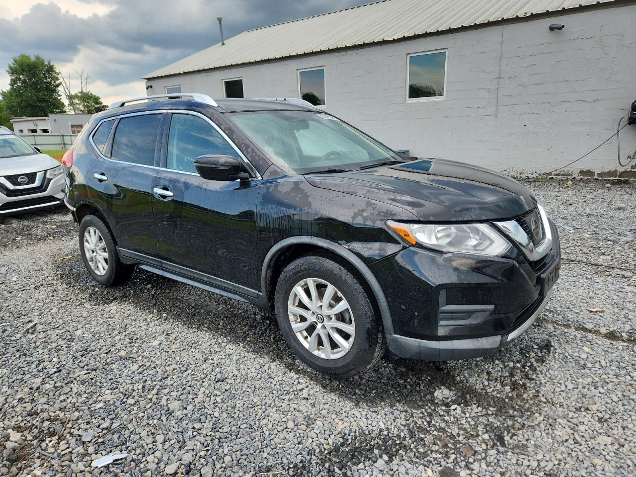 KNMAT2MT4HP589519 NISSAN ROGUE 2017