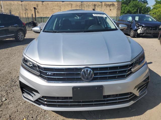  VOLKSWAGEN PASSAT 2019 Srebrny