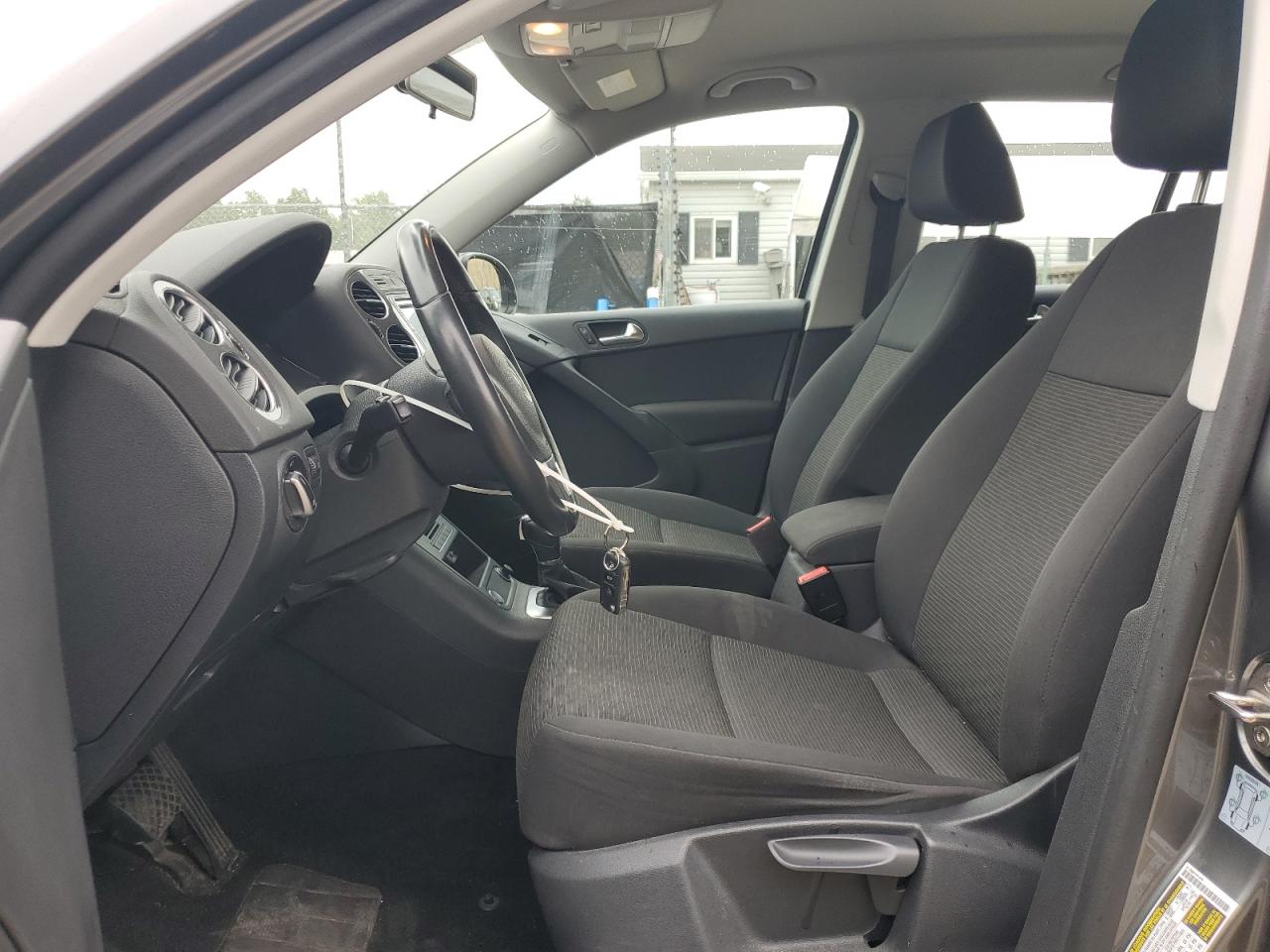 2017 Volkswagen Tiguan S VIN: WVGAV7AX4HK048915 Lot: 63210855