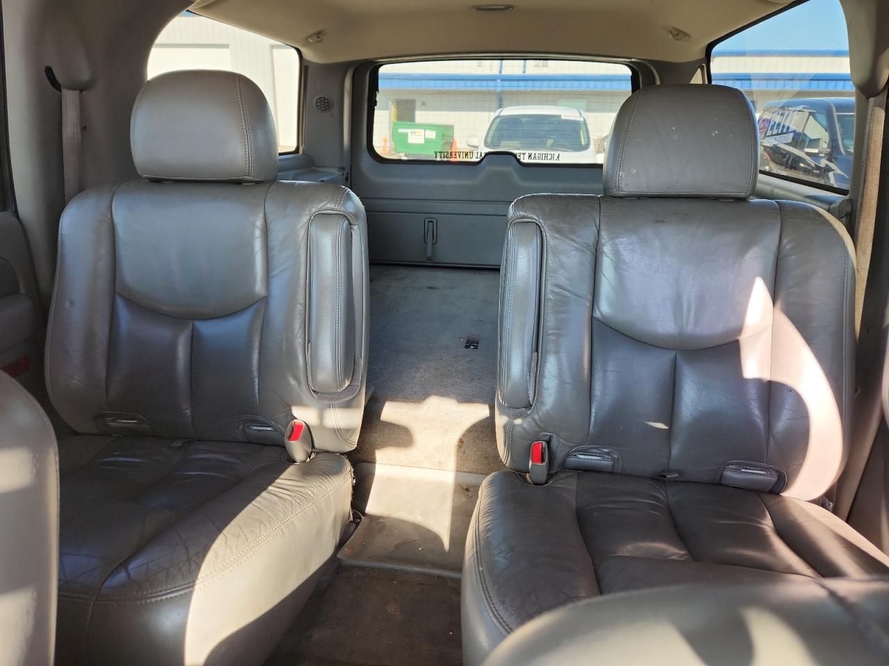 2005 GMC Yukon Xl Denali VIN: 1GKFK66UX5J200908 Lot: 63715455