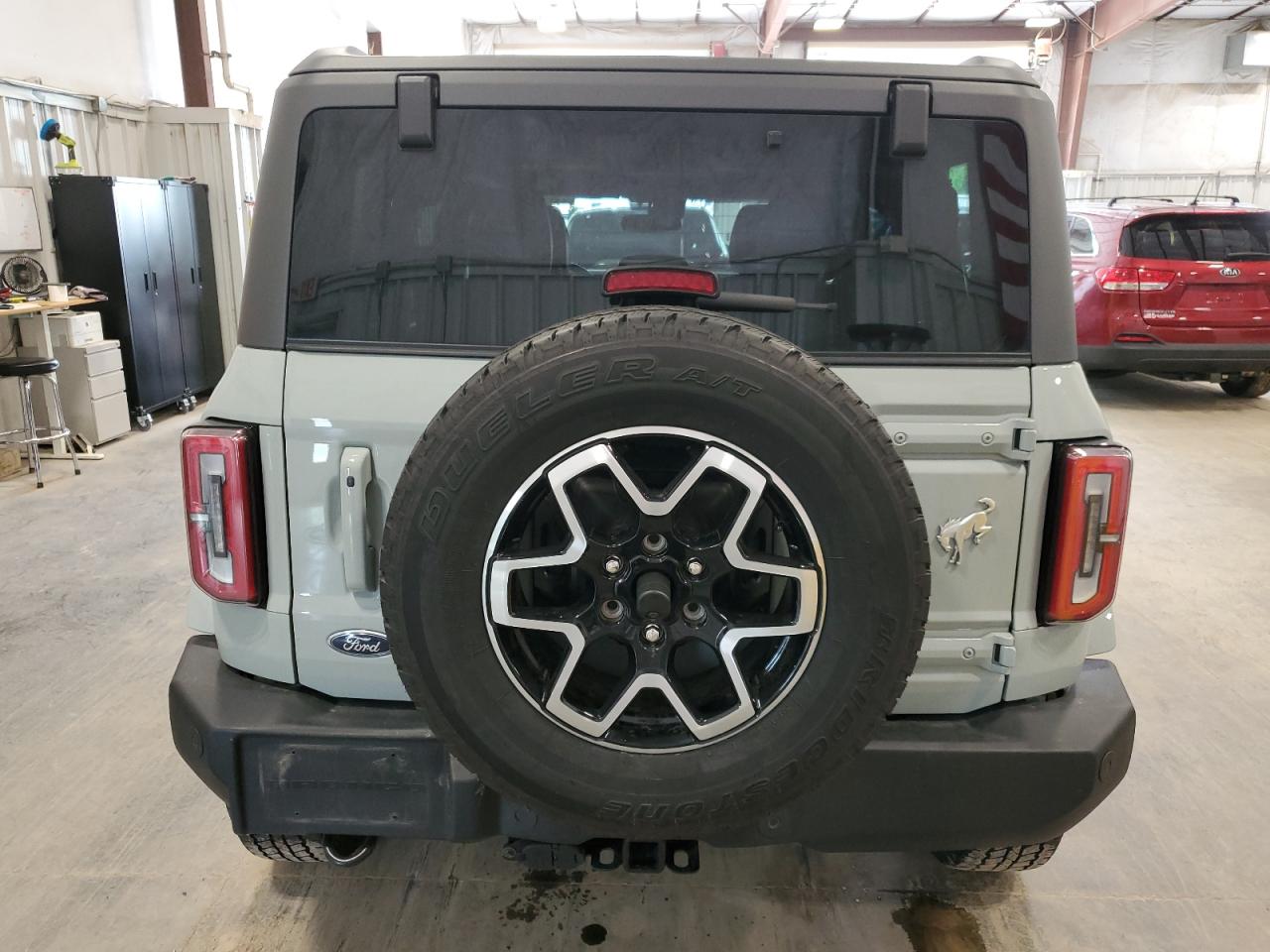 2022 Ford Bronco Base VIN: 1FMEE5DP8NLB90711 Lot: 63755395