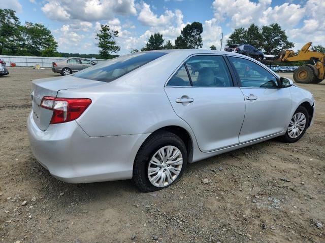  TOYOTA CAMRY 2012 Srebrny