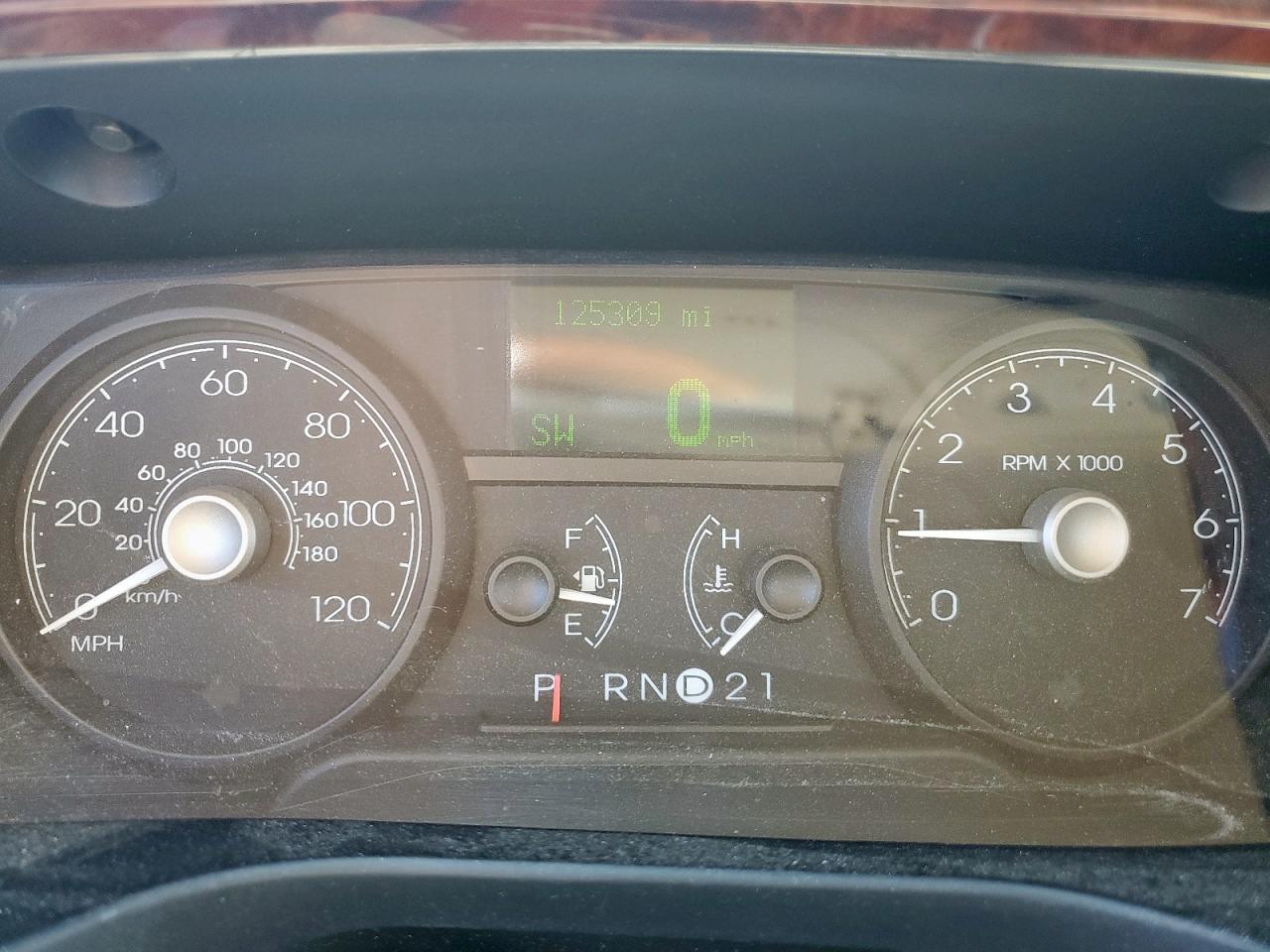 2009 Lincoln Town Car Signature Limited VIN: 2LNHM82VX9X614207 Lot: 65557575