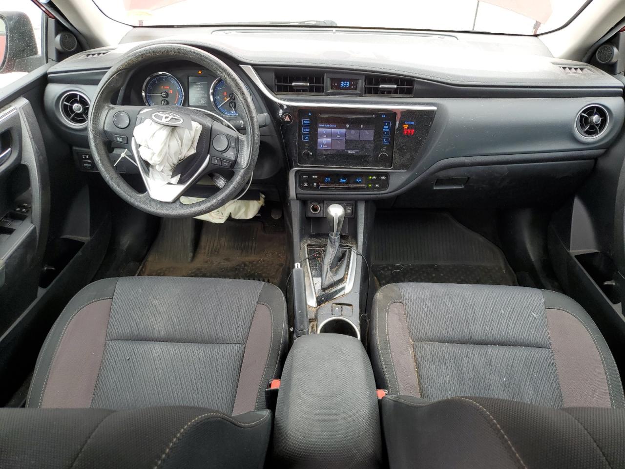 2018 Toyota Corolla L VIN: 2T1BURHE6JC045565 Lot: 65289335