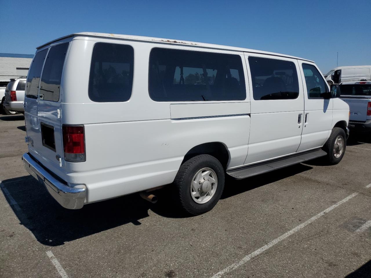 2007 Ford Econoline E350 Super Duty Wagon white other gas 1FBSS31L17DA98329 photo #4