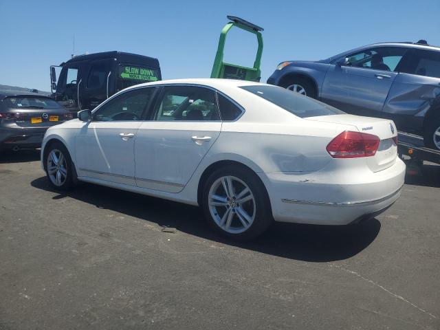 Sedans VOLKSWAGEN PASSAT 2014 Biały