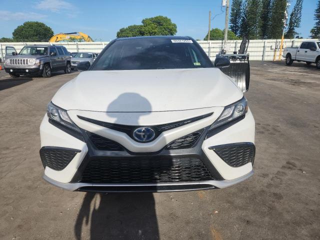  TOYOTA CAMRY 2021 Biały